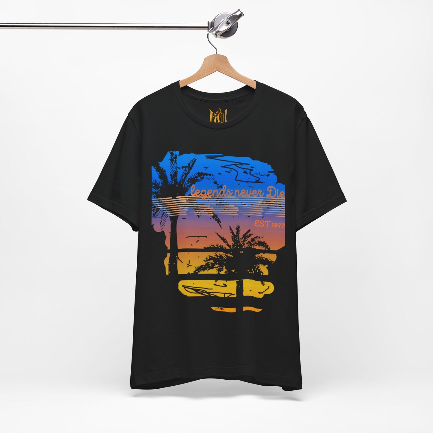 "Legends Never Die Retro Palm Tee – Sunset Vibes, EST 1977"